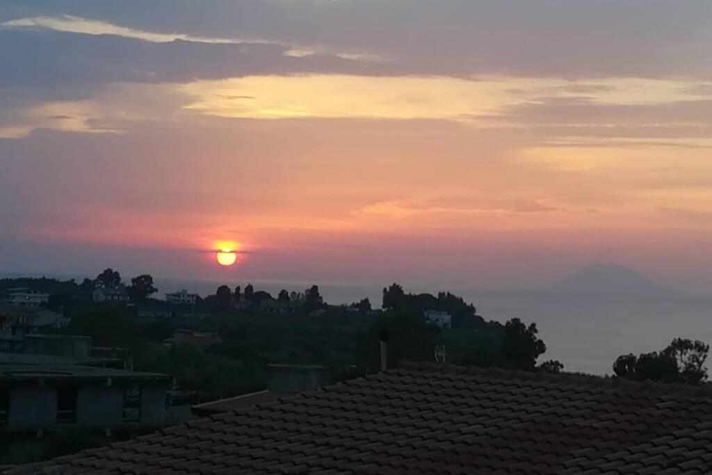 Appartamento Orizzonte Stromboli Тропеа Екстериор снимка