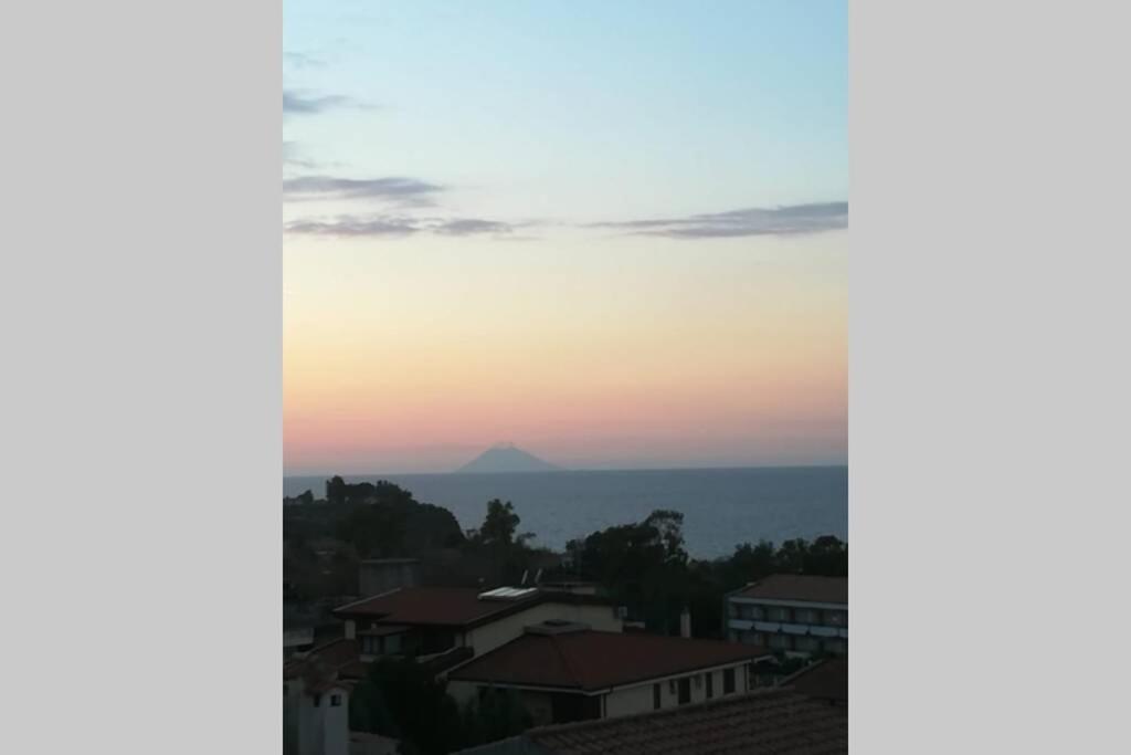 Appartamento Orizzonte Stromboli Тропеа Екстериор снимка