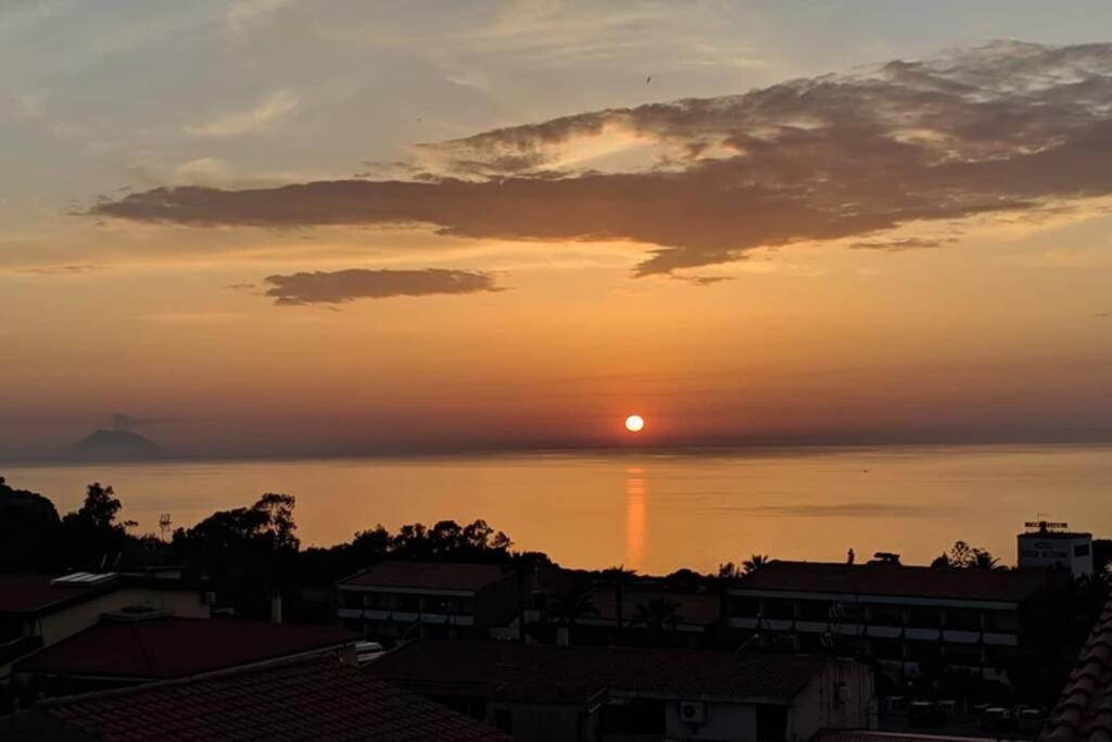 Appartamento Orizzonte Stromboli Тропеа Екстериор снимка