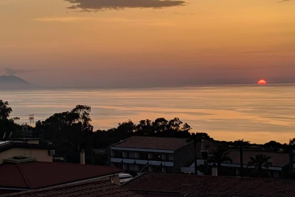 Appartamento Orizzonte Stromboli Тропеа Екстериор снимка